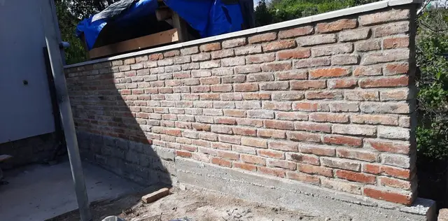Antik tégla kerti fal