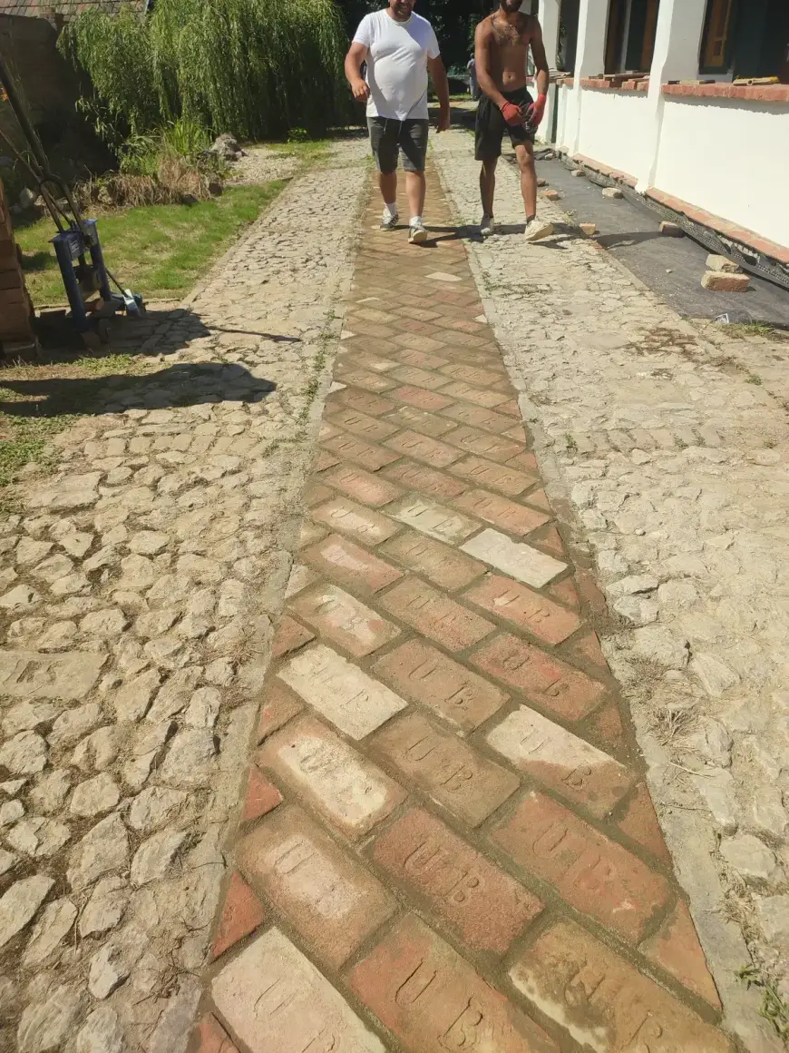 Antik tégla járda felújítása